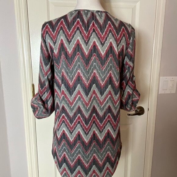TACERA WOMENS Small Chevron Pullover Top - Picture 4 of 5